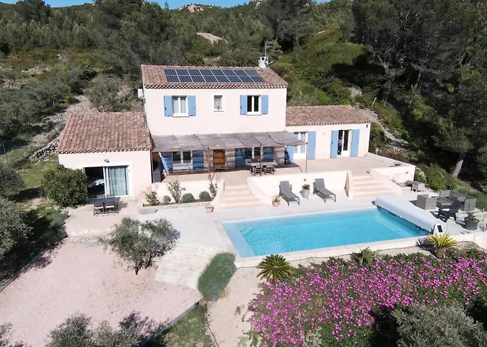 Havre De Paix Au Bord Des Alpilles