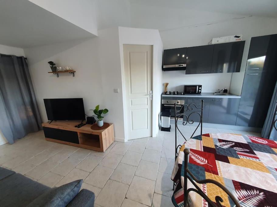 Havre De Paix Au Bord Des Alpilles Holiday home Eyguieres