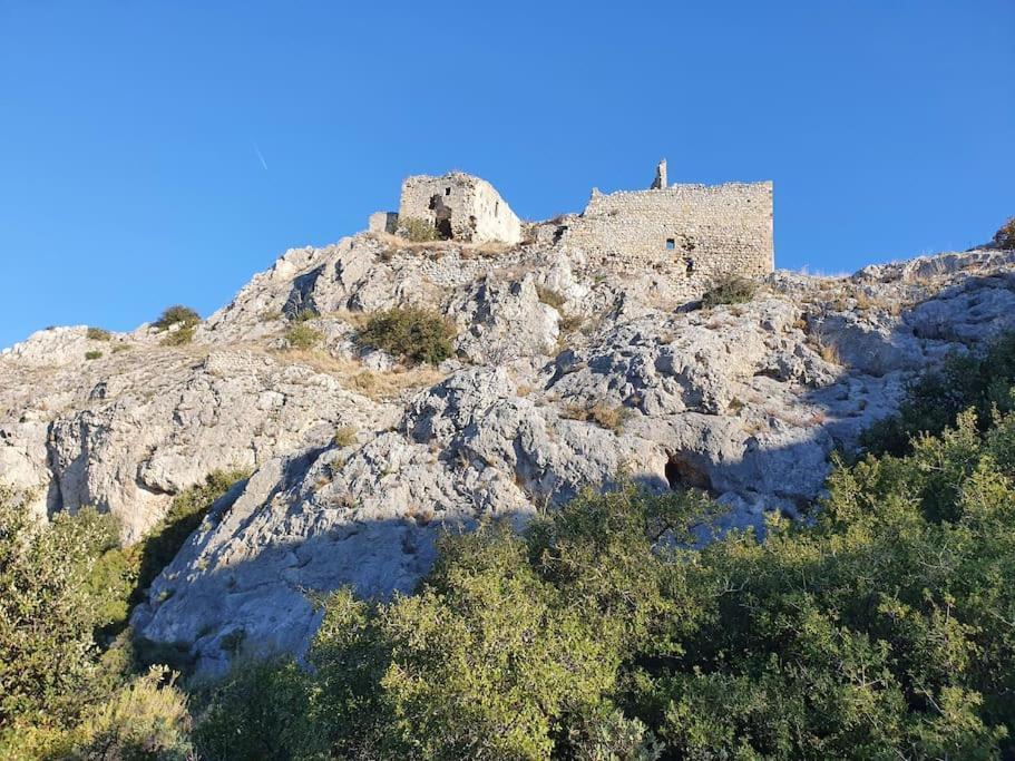 Havre De Paix Au Bord Des Alpilles